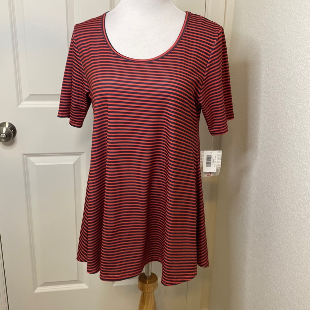 NWT Lularoe Perfect T, small